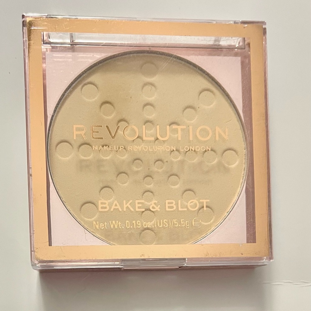 Revolution Bake & Blot Setting Powder - Light Beige